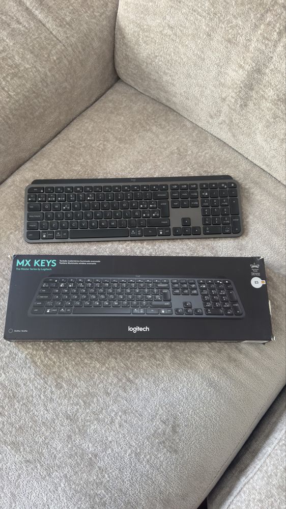 Conjunto Logitech: Teclado MX Keys + Rato M590 (Novo-Selado)