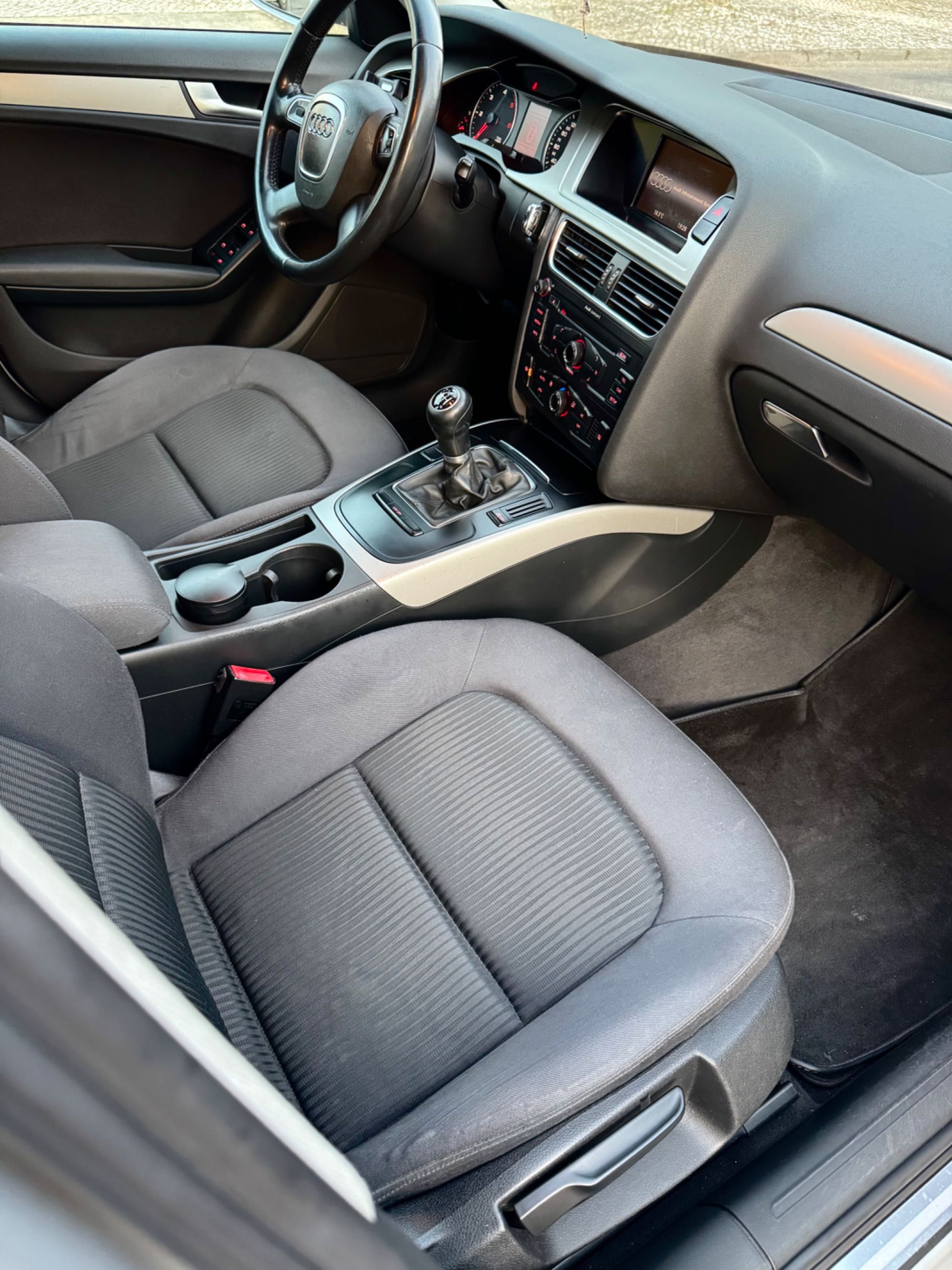 AUDI A4 B8 Avant 2.0 TDi