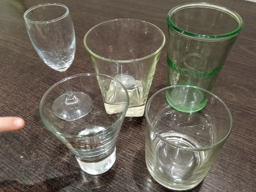 Скляні стакани різні