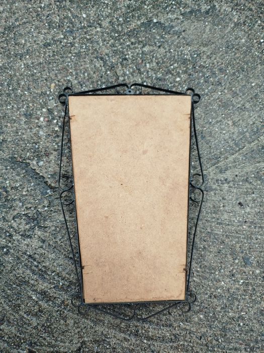 Lustro z PRL w metalowej ramie