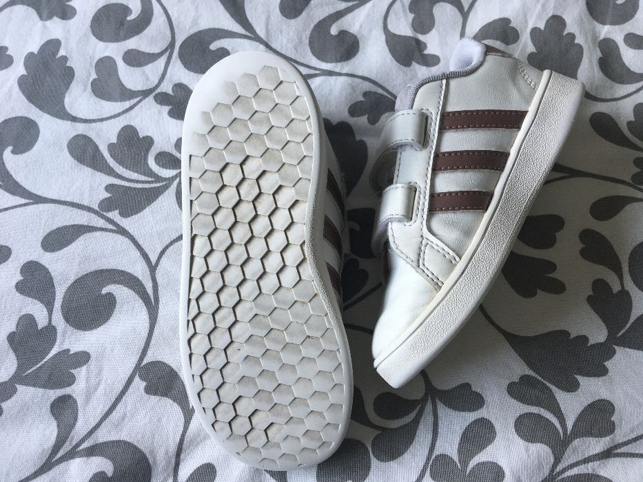 Sapatilhas Adidas Grand Court castanho bronze T27