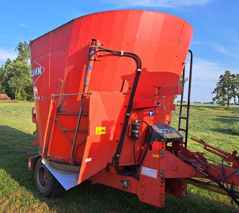 Paszowóz_Wóz paszowy_Kuhn 1070_nie euromilk_nie sano_nie strautmann