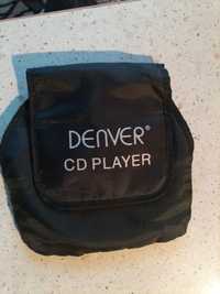 Etui na odtwarzacz CD z napisem Denver.