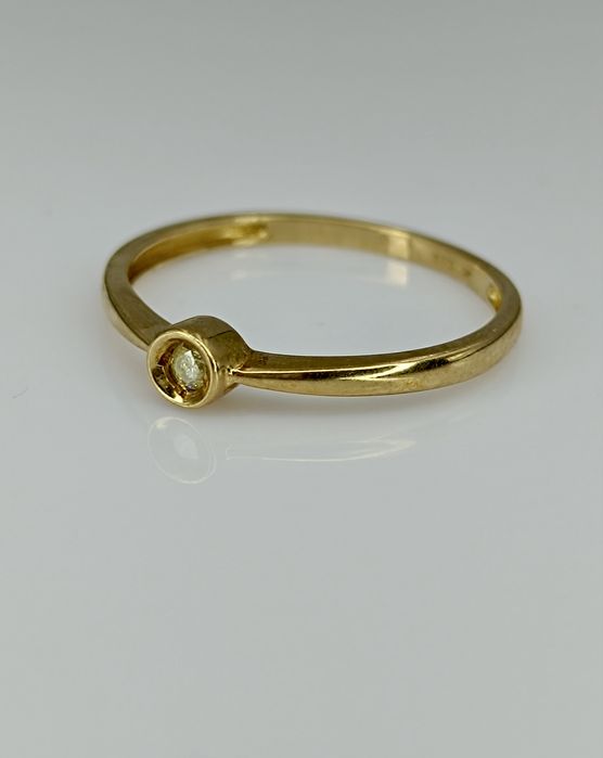 Золотое кольцо 375 пробы с бриллиантом