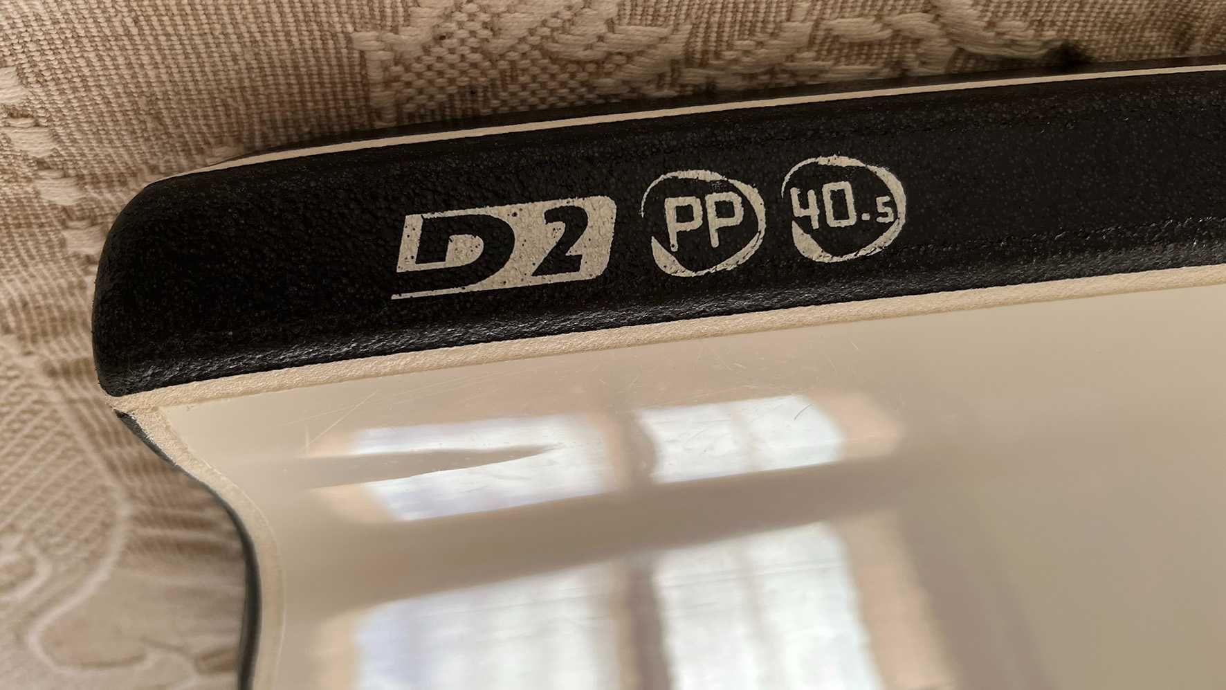 Prancha de Bodyboard Deeply D2 PP 40.5 Bat Tail Preta e Branca