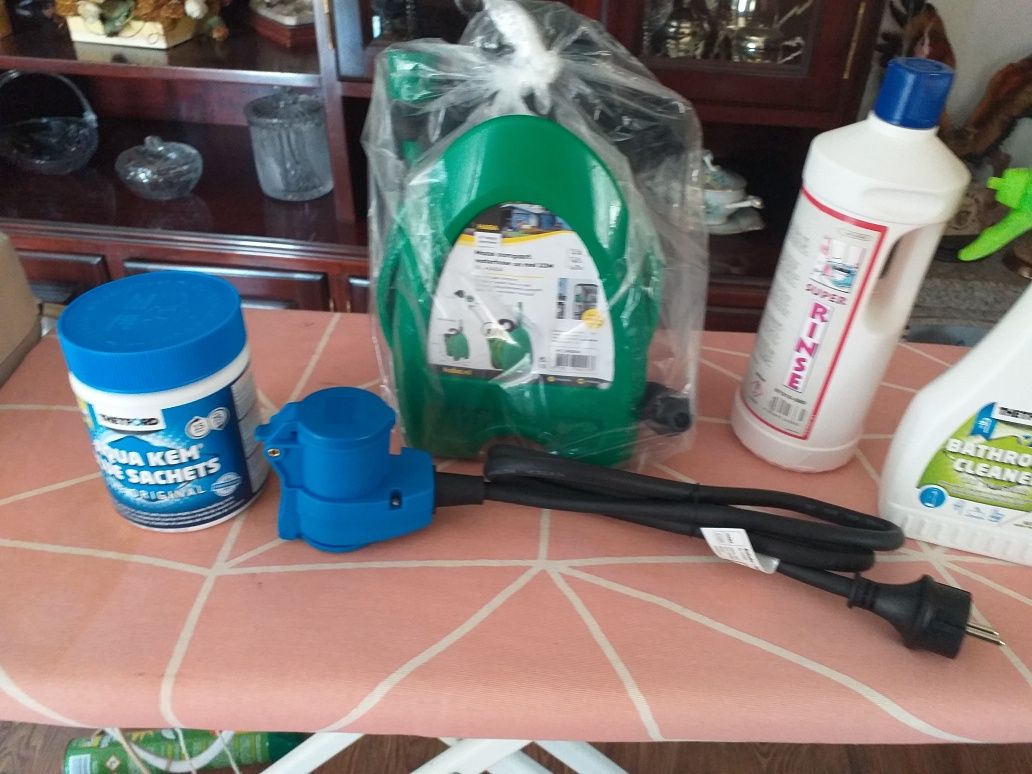 Material para roulotes 1 mangueira  1 ficha  elétrica  3 frascos para