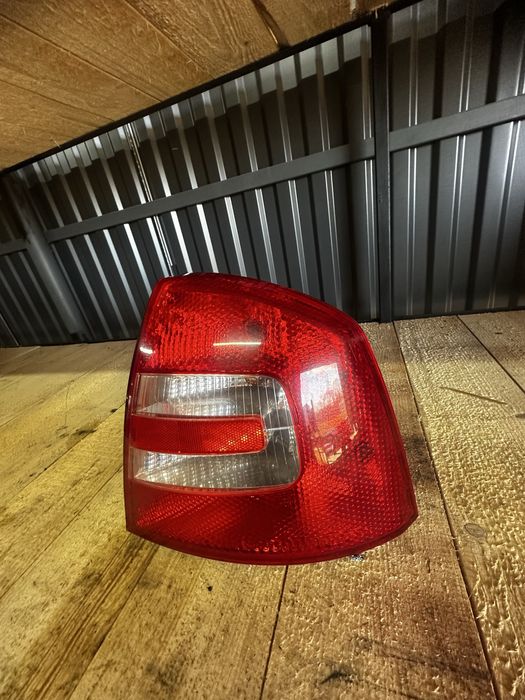 Стоп задній skoda а5 octavia 2 ліфтбек правий октавія шкода