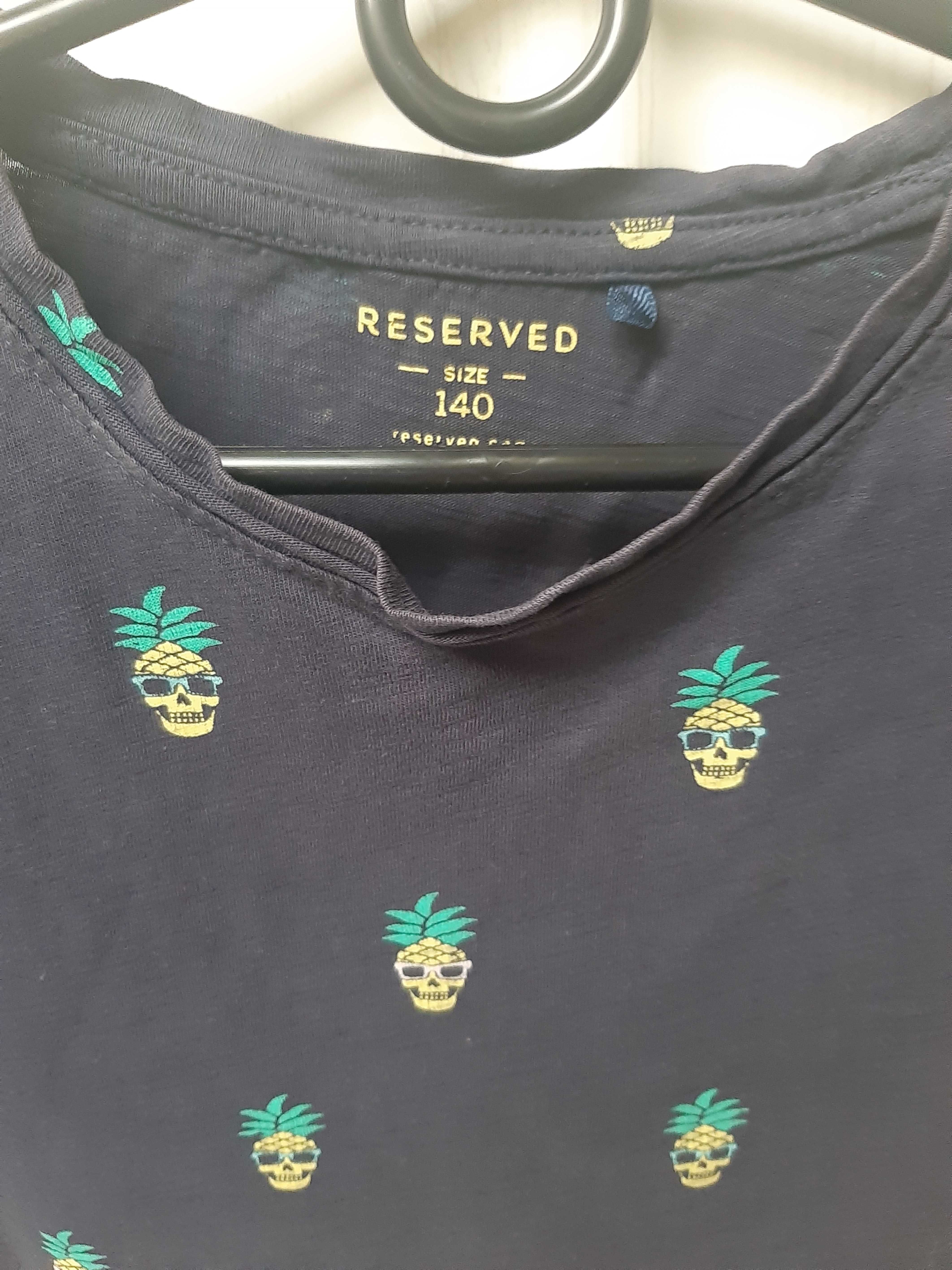T-shirt firmy Reserved