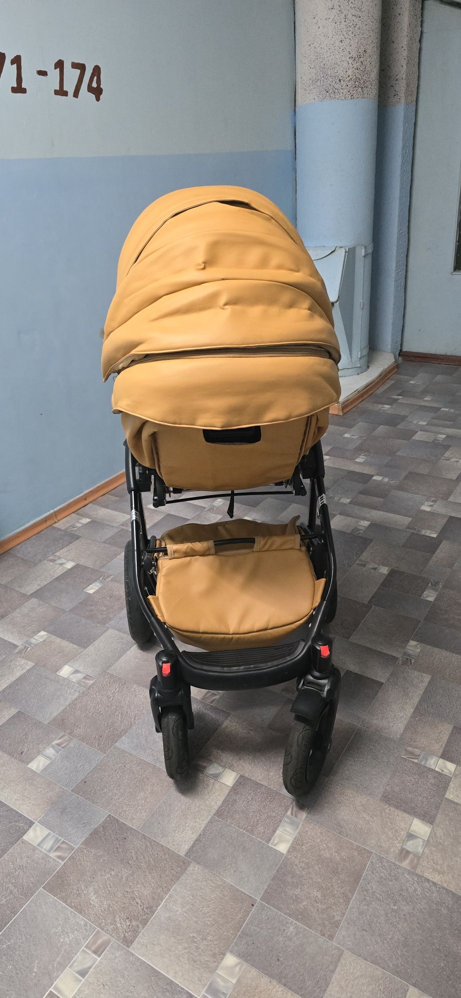 Продам детскую коляску