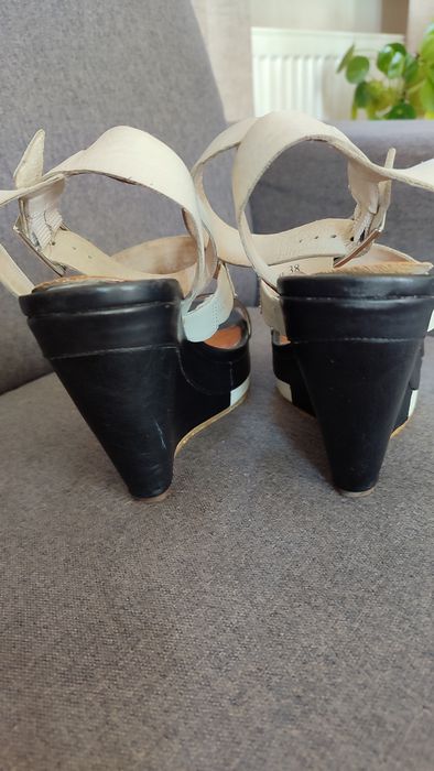 Buty na koturnie Reserved