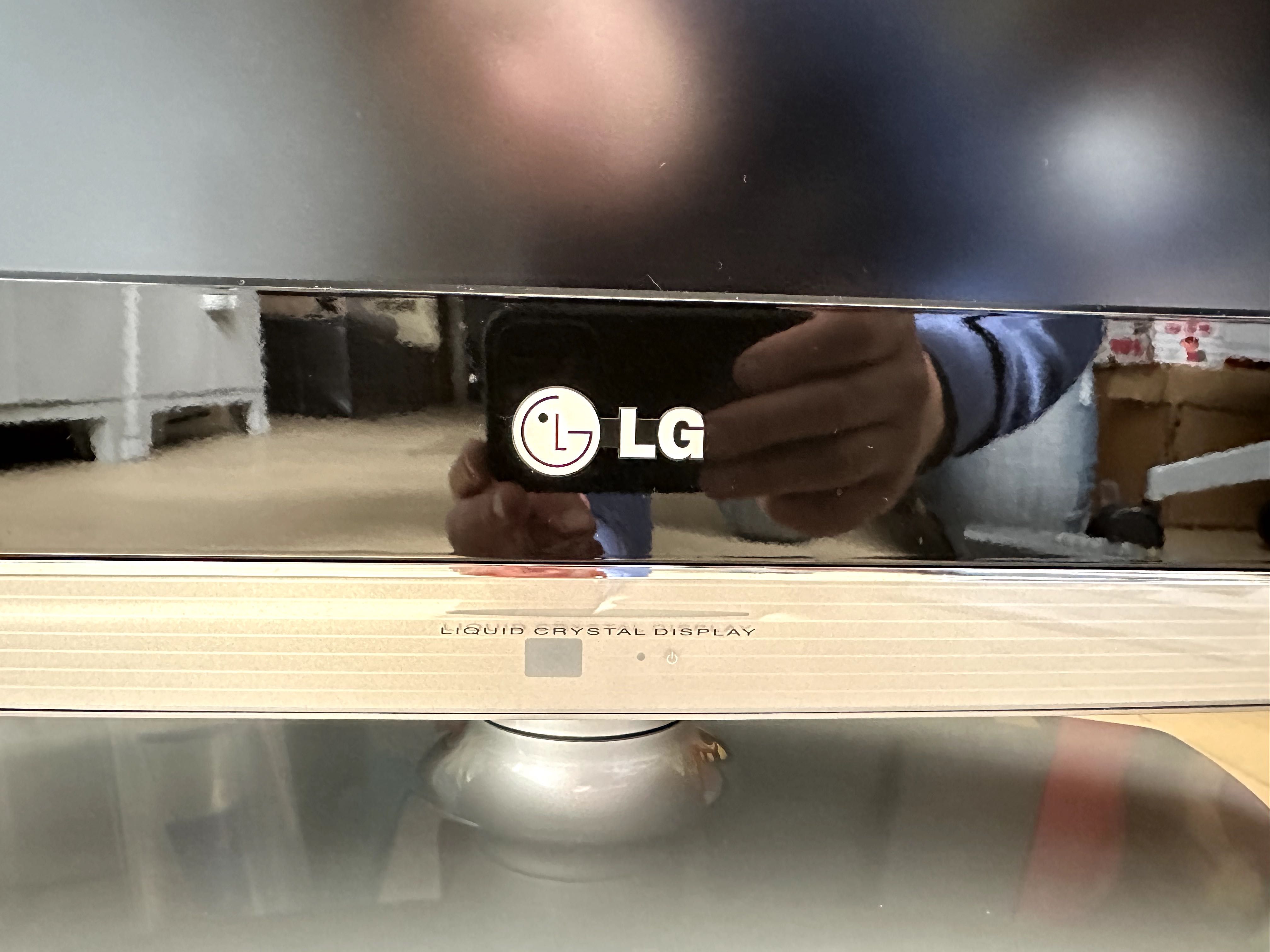 Televisor LCD HD LG com fonte de alimentação avariada