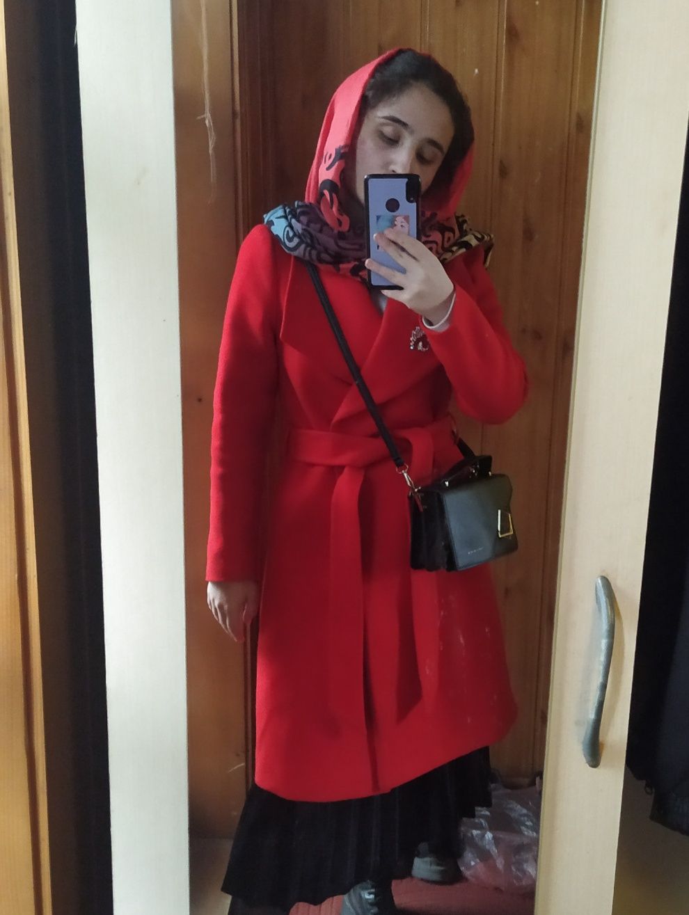 Пальто жіноче червоне