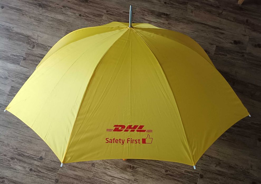 Duży żółty parasol