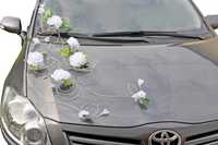 Dekoracja ślubna na samochód białe kwiaty na auto ślub dla Młodej Pary