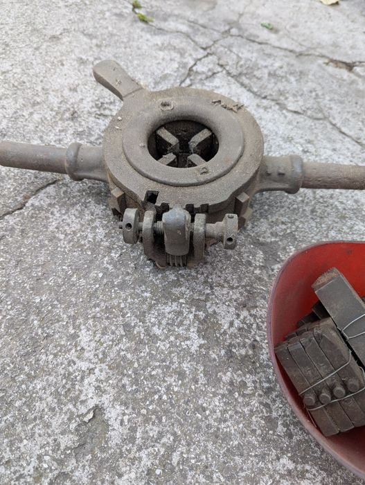 Клупп для нарезания резьбы