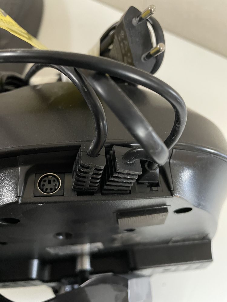 Volante e pedais PS Thrustmaster T150