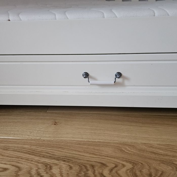 Bellamy Ines Łóżeczko-tapczanik 140x70 z szufladą i barierka używane