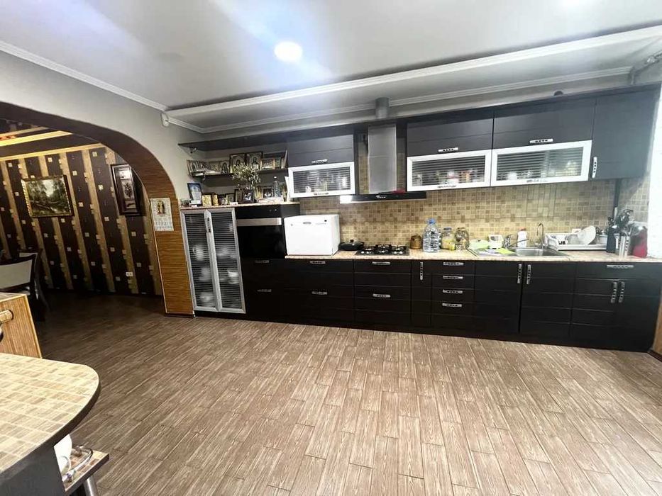 Продам 2 этажный дом в Березановке на левом берегу