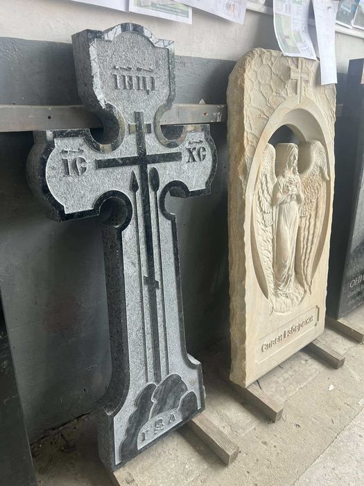 Пам’ятники з натурального каменю. Власне виробництво у Луцьку.