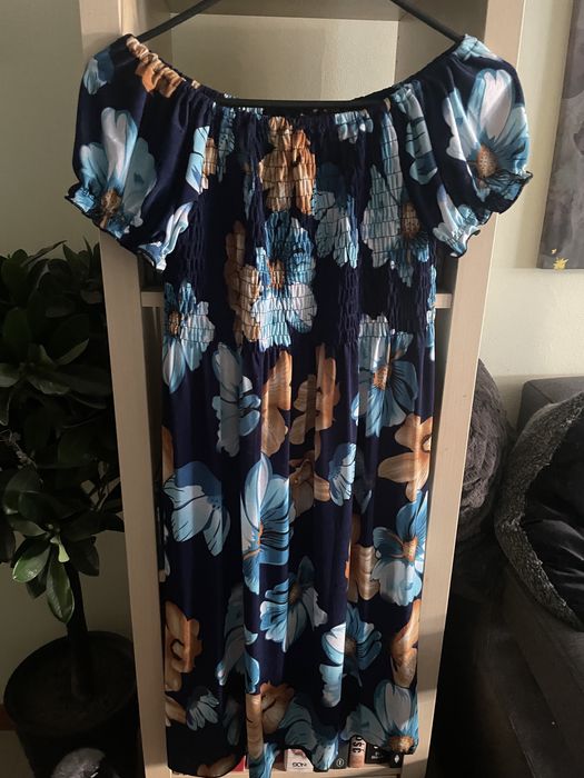 Nowa sukienka hiszpanka granat w kolorowe kwiaty . Rozmiar uniwersalny