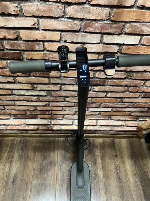 Електросамокат Mi Electric Scooter Essential.