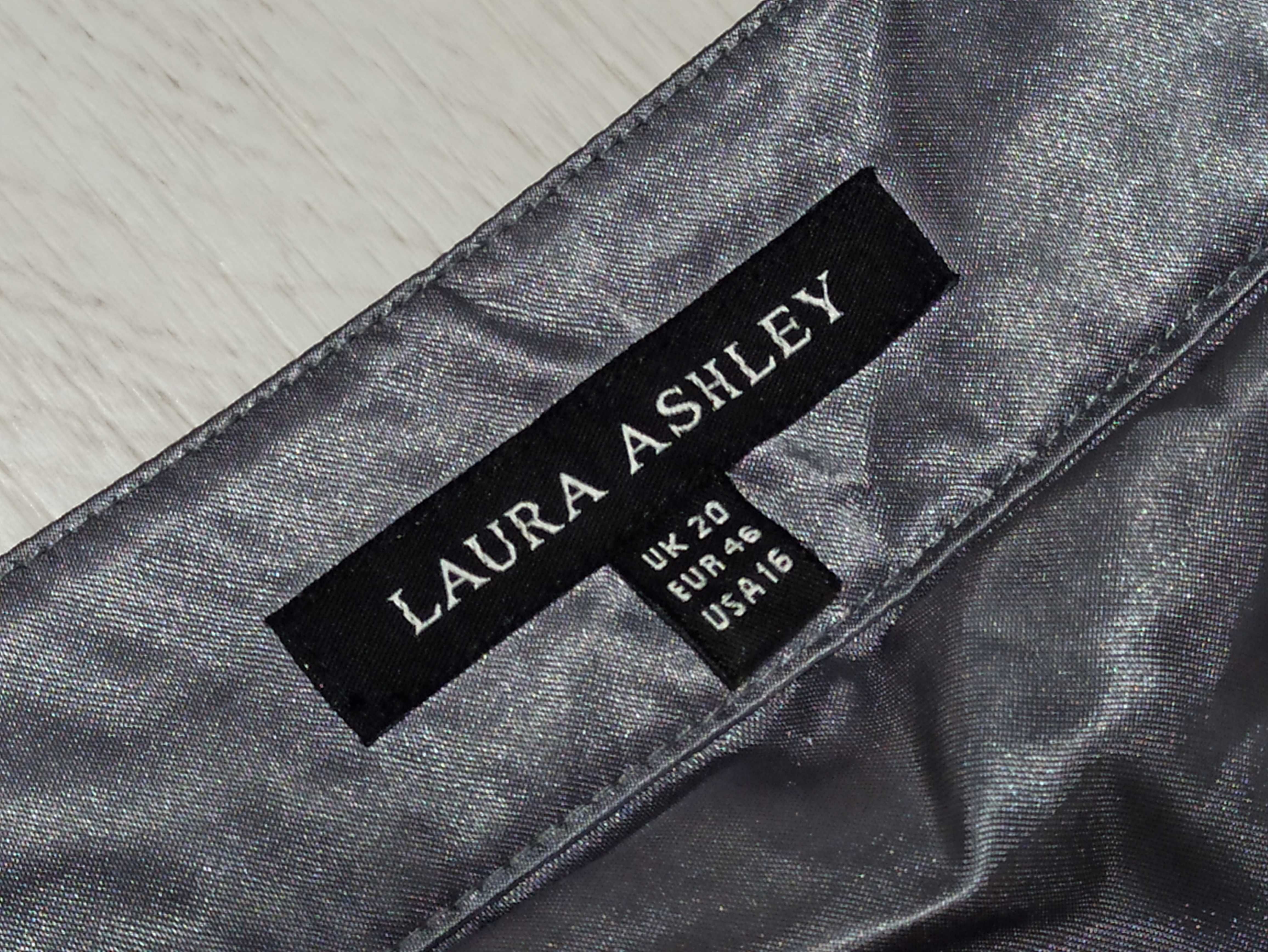 Платье шелковое Laura Ashley