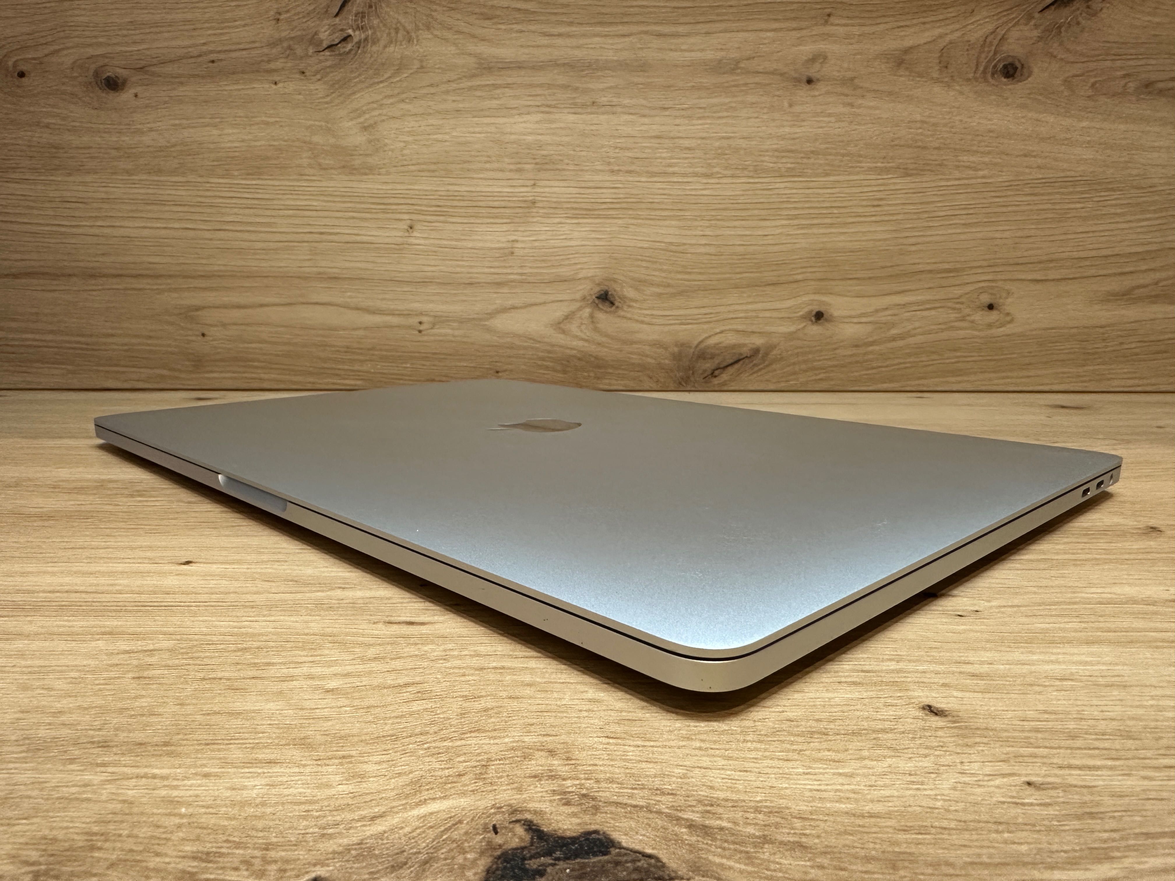 Оригінальний екран до Apple MacBook Pro 15 2018-2019 A1990 Silver