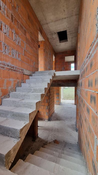 Продаж  окремостоячого  будинку  в затишному місці  с. Зубра біля лісу