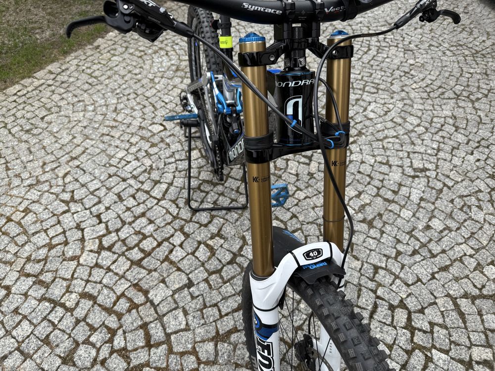 Rower DH Mondraker Summum Pro team
