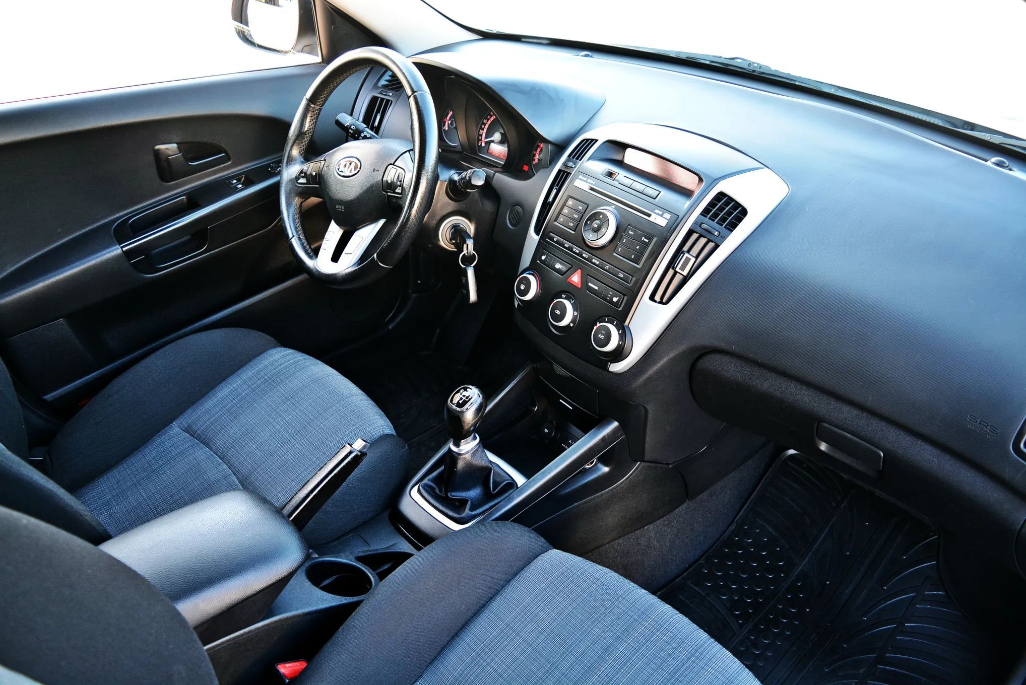 Kia Ceed Lift Klimatyzacja, Podgrzewane fotele, Kontrola trakcji