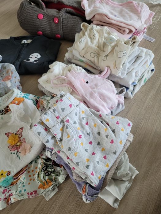 Kartonik ubranek dziewczęcych dla niemowlaka od r. 56