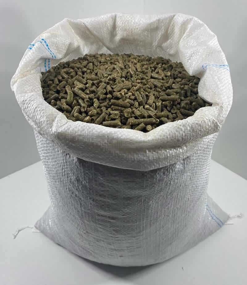 Siano Trawokulki 10 KG z Tymotką i Ziołami Kozy Owce Alpaki Pellet