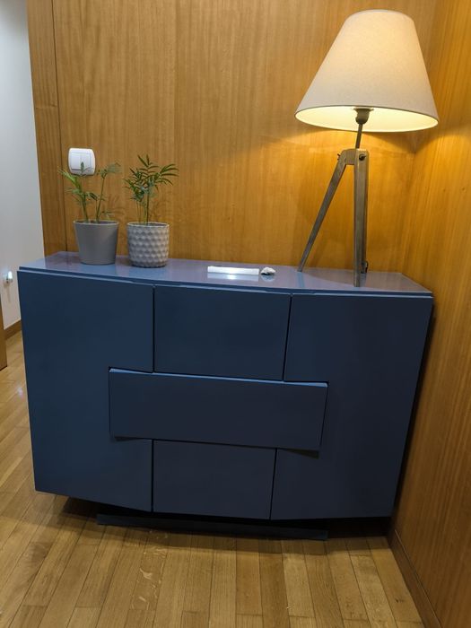 Móvel para sala ou hall de entrada