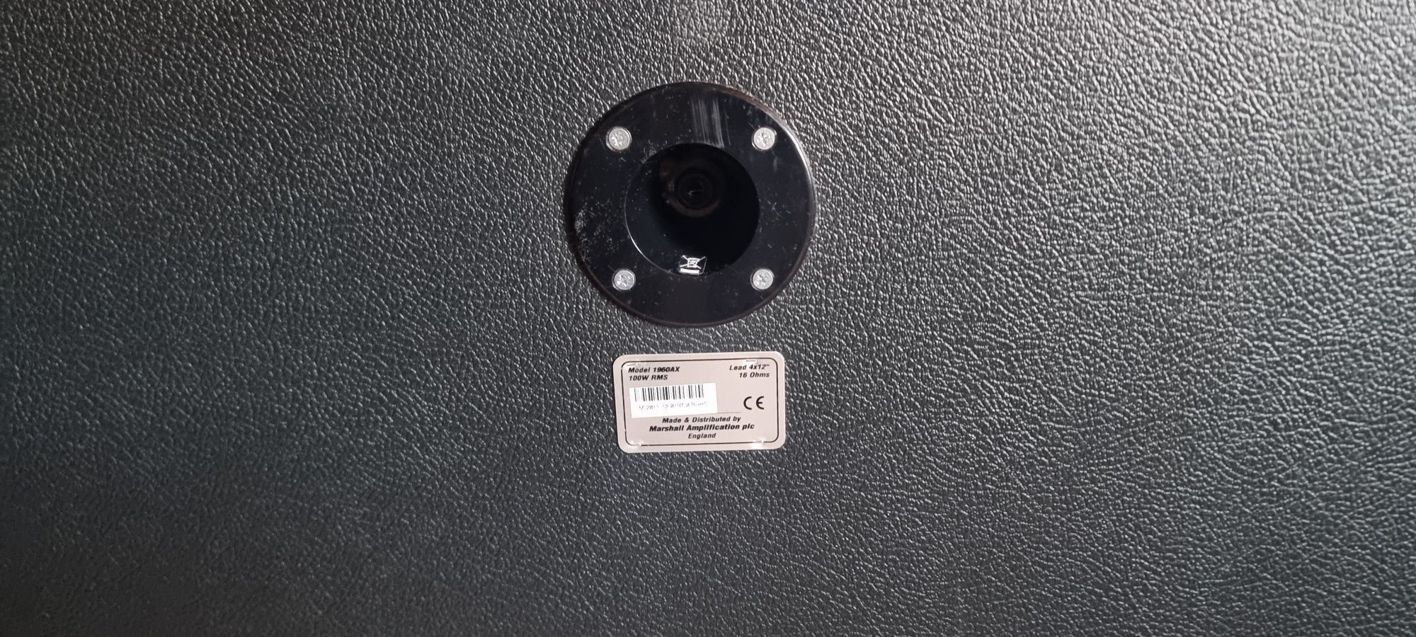 Гітарні кабінети Marshall 1960АХ; Hiwatt