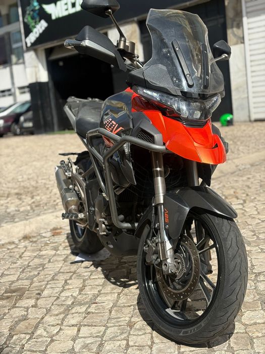 Moto zontes 350 desportiva
