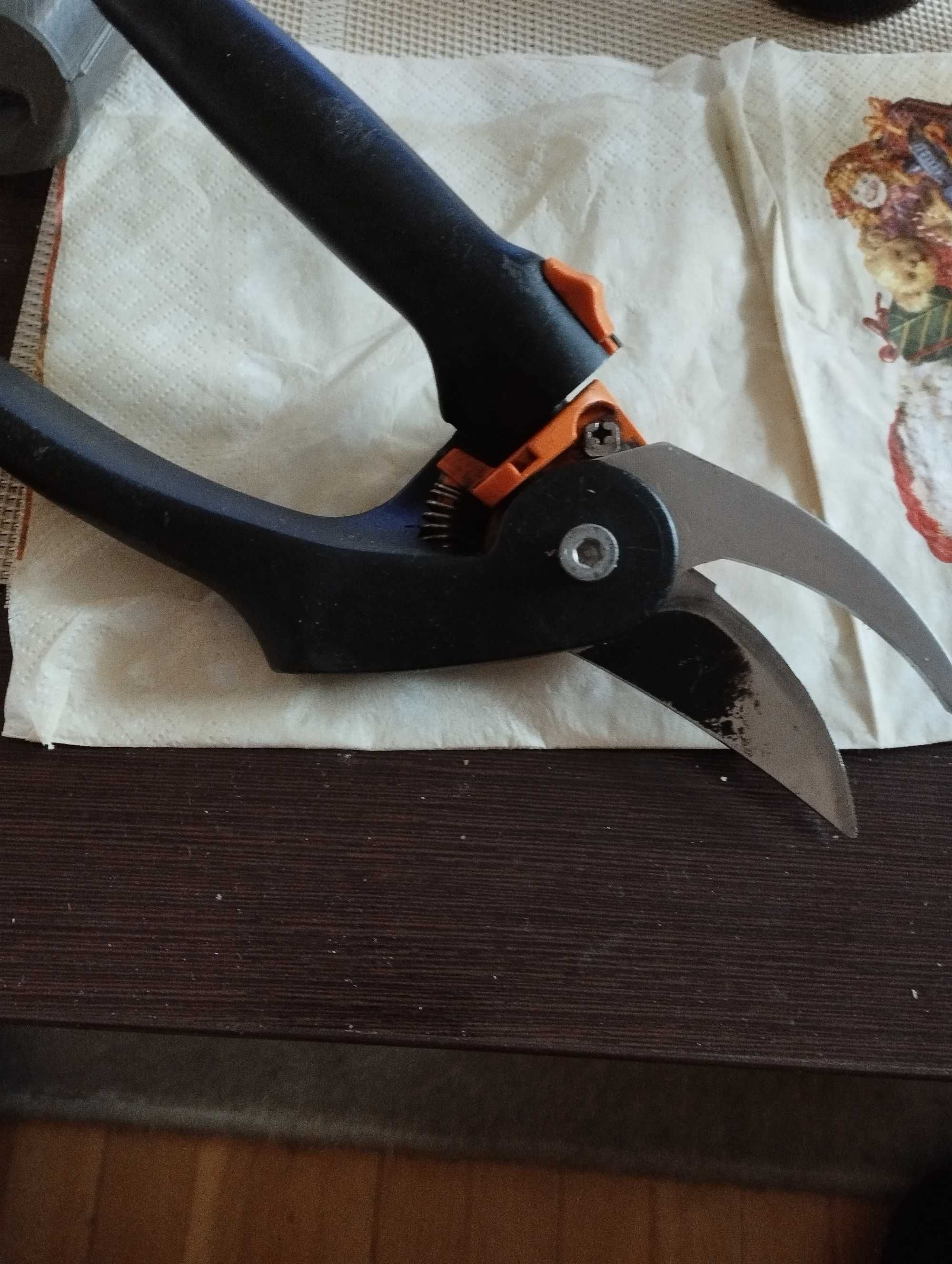 Sekator fiskars P94