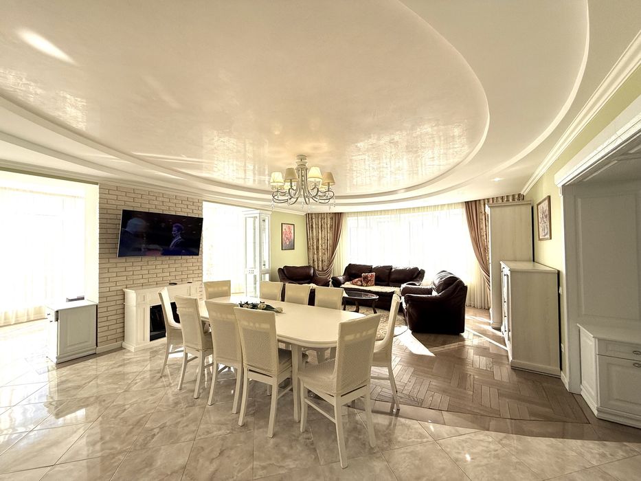 Велика 3к-Квартира з Авторським ремонтом у Калиновій Слободі.