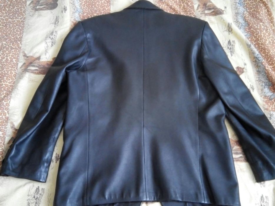 Мужской кожаный пиджак,размер XL ,б/у, отличное состояние.