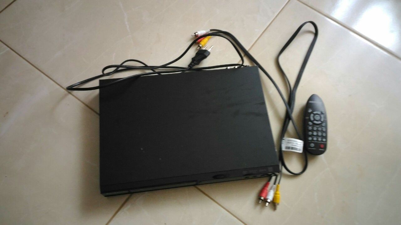 Лазерный проигрыватель Samsung DVD - E 360/RU, USB, пульт