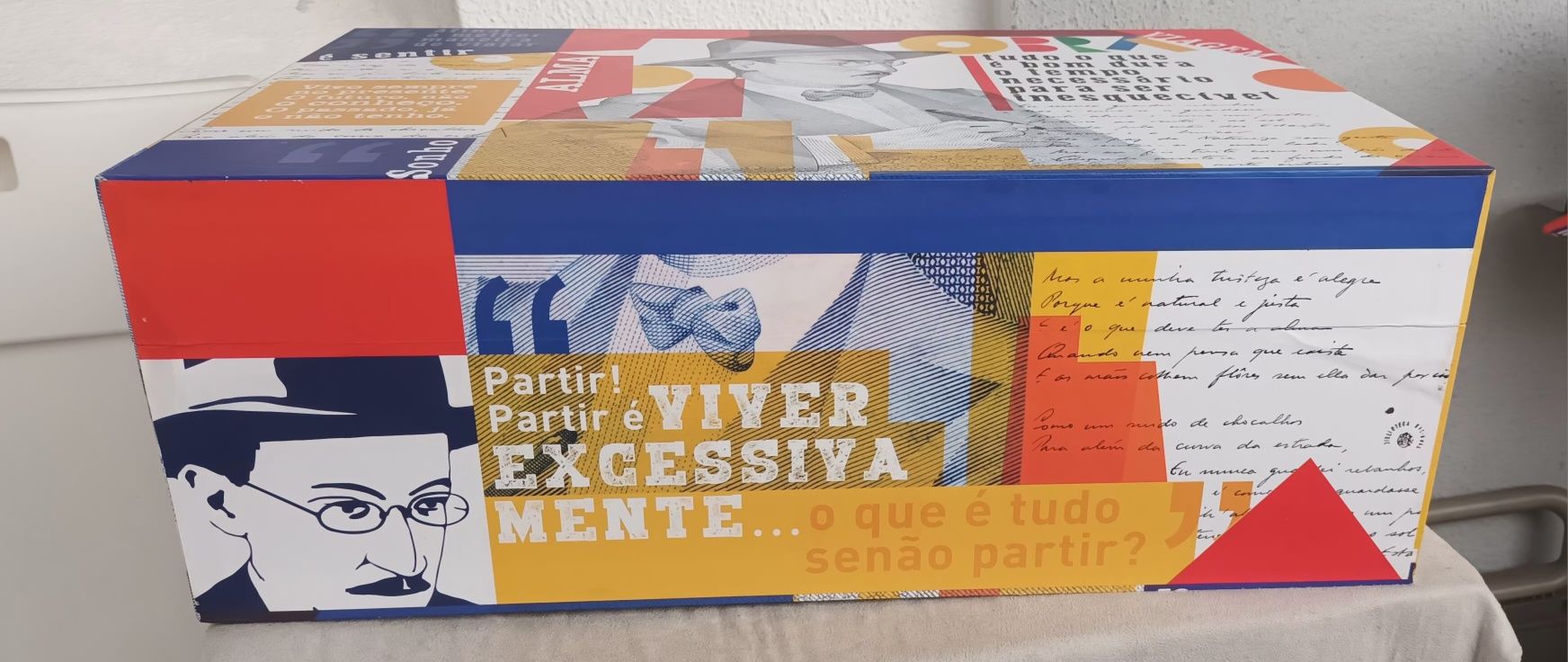 Caixa com frases e poemas de Fernando Pessoa