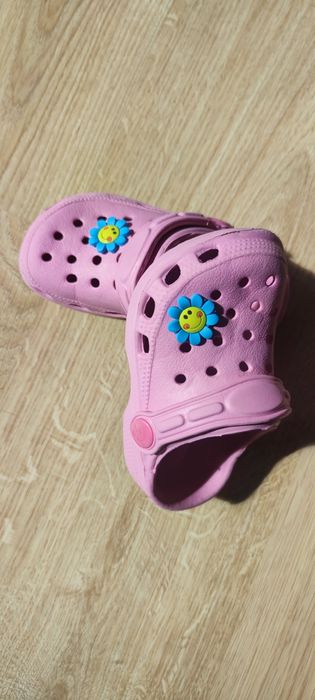 Crocs menina em Rosa (tamanho 22/23)