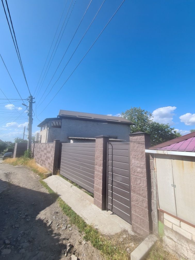 Продам 3-х этажный "Умный дом" площадью 214кв.м. 7 соток земли Диевка1