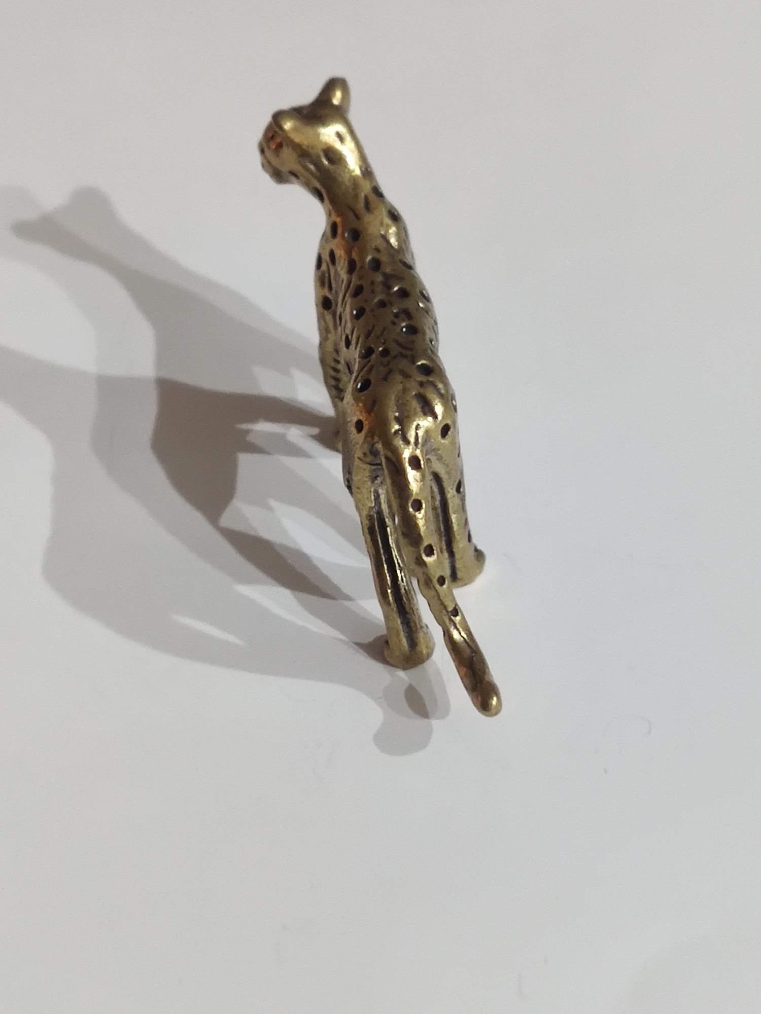 Figurka metalowa mosiądz kot puma długość 4,5 cm