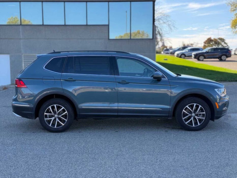 Volkswagen Tiguan      2021