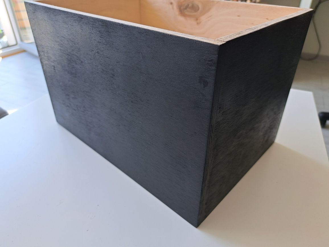 Pudełko w kolorze czarnym