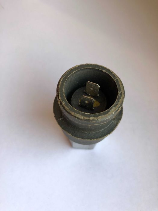 Włącznik świateł Stop Ursus max 24V 48W gwint M12x1,5 mm