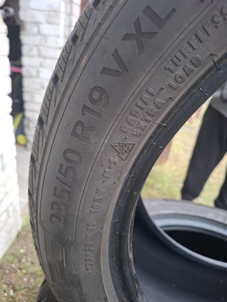 Opony Zimowe BARUM POLARIS 5 235/50 R19