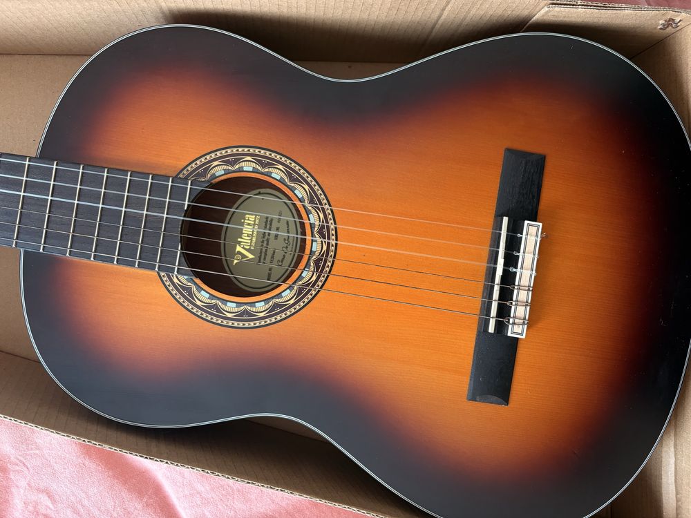 Gitara klasyczna Valencia Antique  Sunburst  VC304ASB