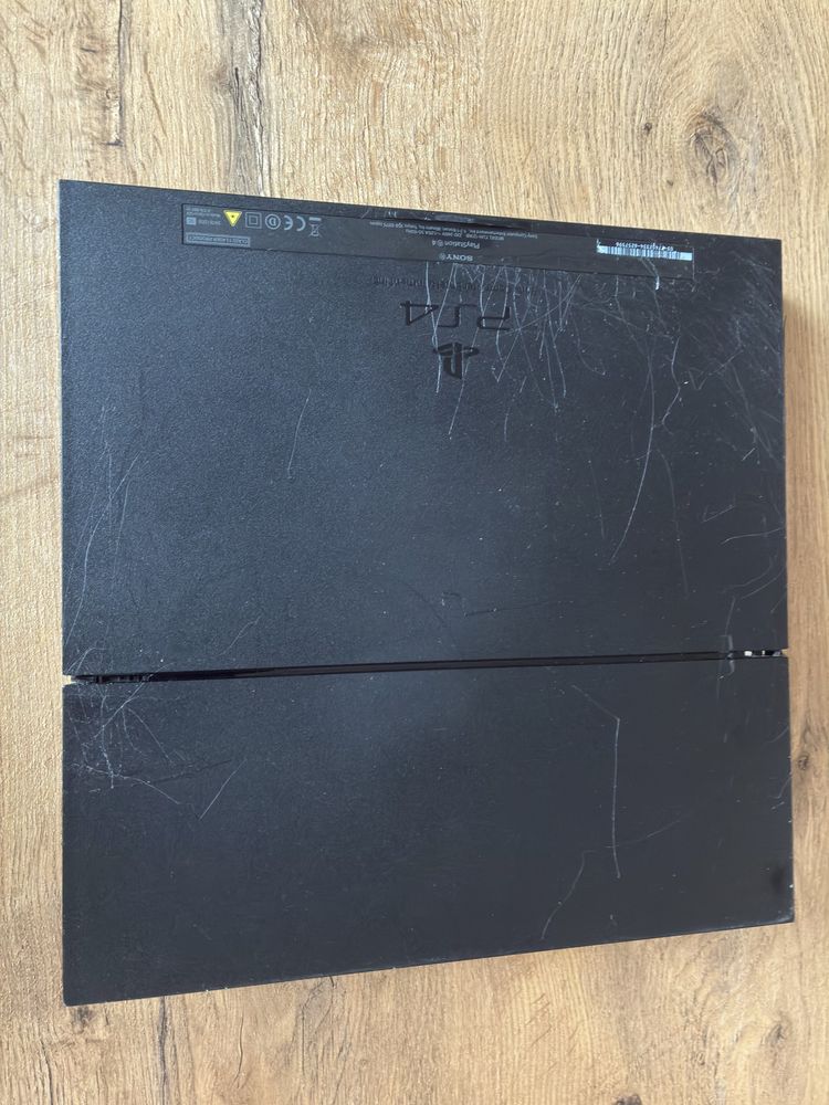 Ps4 1tb 2 pady + 5 gier. Używany