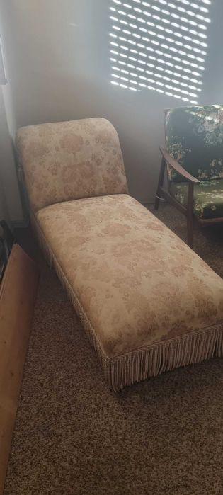 Chaise Long antiga forrada a tecido